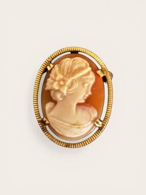 Gold-Tone Peach and Cream Cameo Brooch - Elegant Feminine Accent